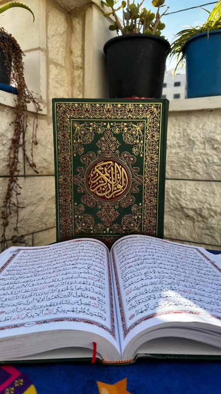 مصحف عادي - قياس 25*35 سم- ورق ابيض