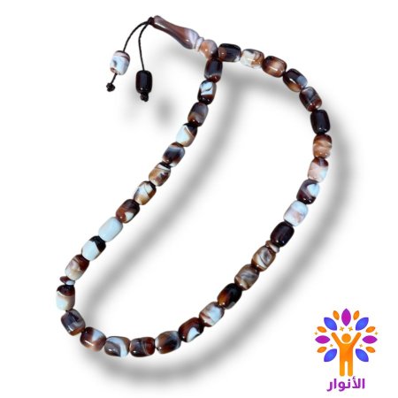 عسلي وبني وابيض